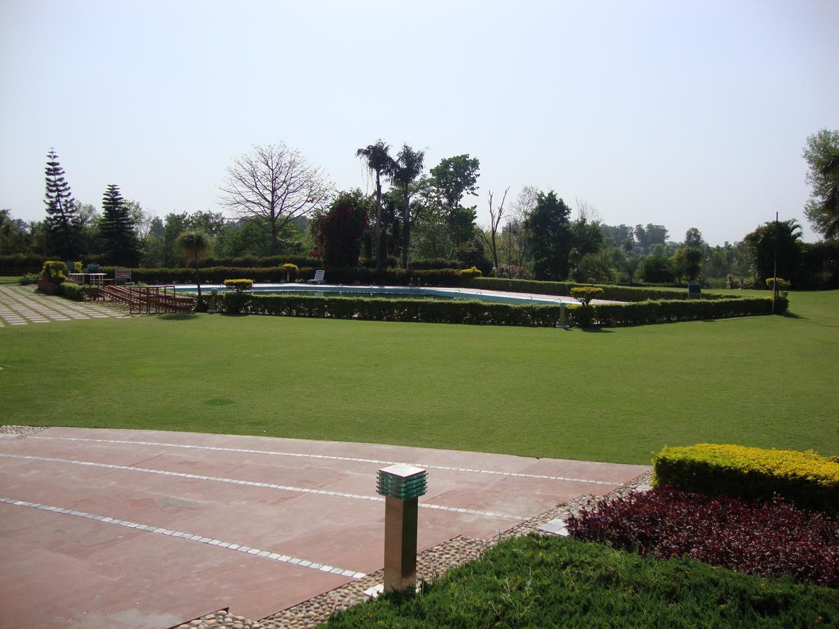 Hotel North Park Panchkula Exterior foto